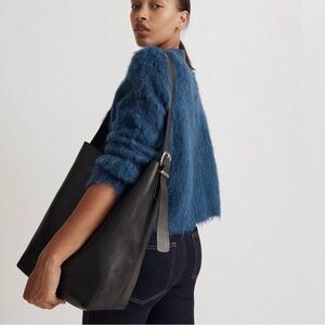 NWT Madewell The Essential Bucket Tote in Black Leather